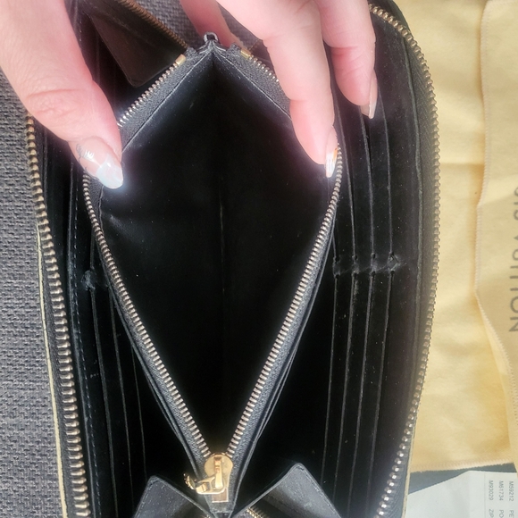 AUTHENTIC Louis Vuittin Suhali Zippy Wallet - Picture 7 of 10